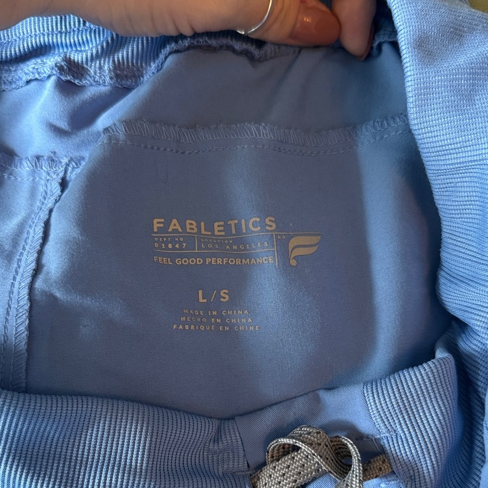 Fabletics scrub set LS - Picture 2 of 3